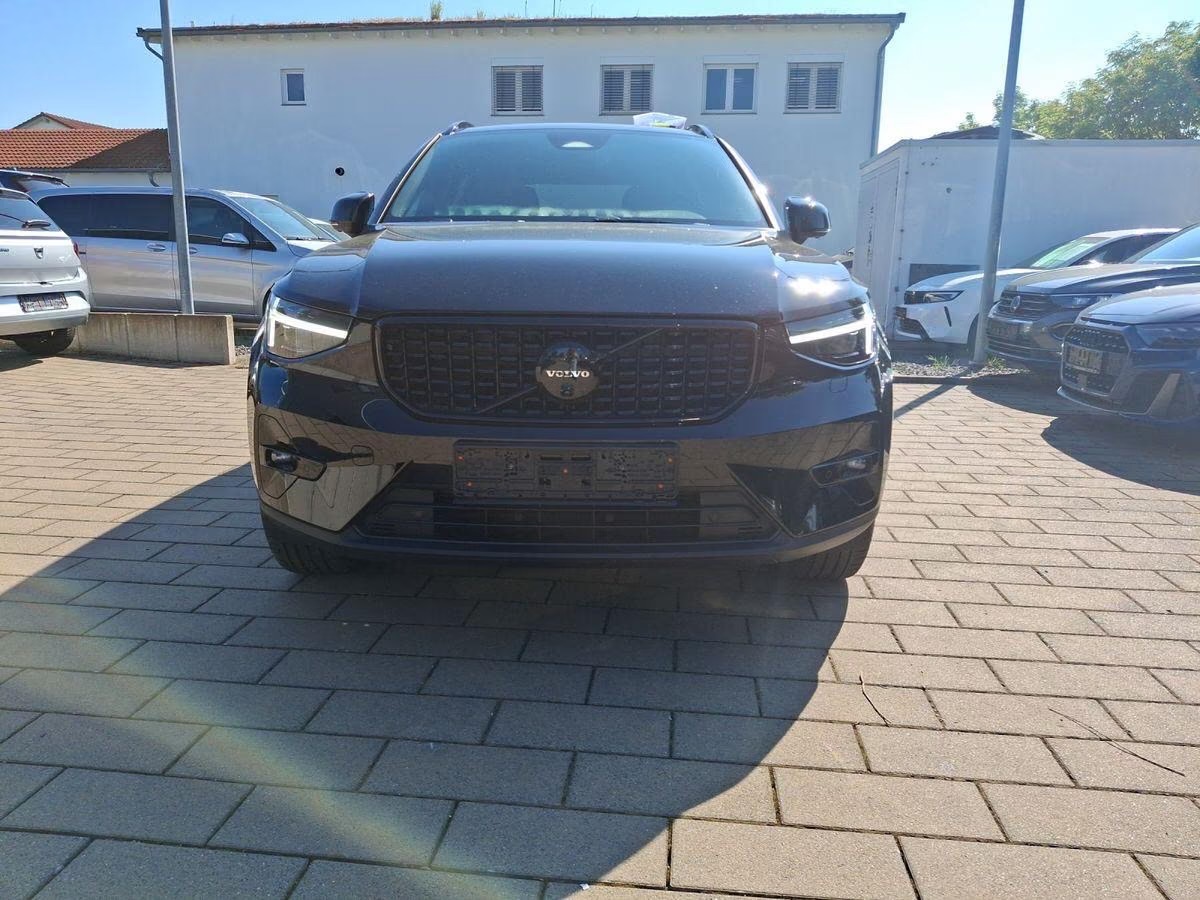 VOLVO XC40 — MILD HYBRID 2.0 Turbo